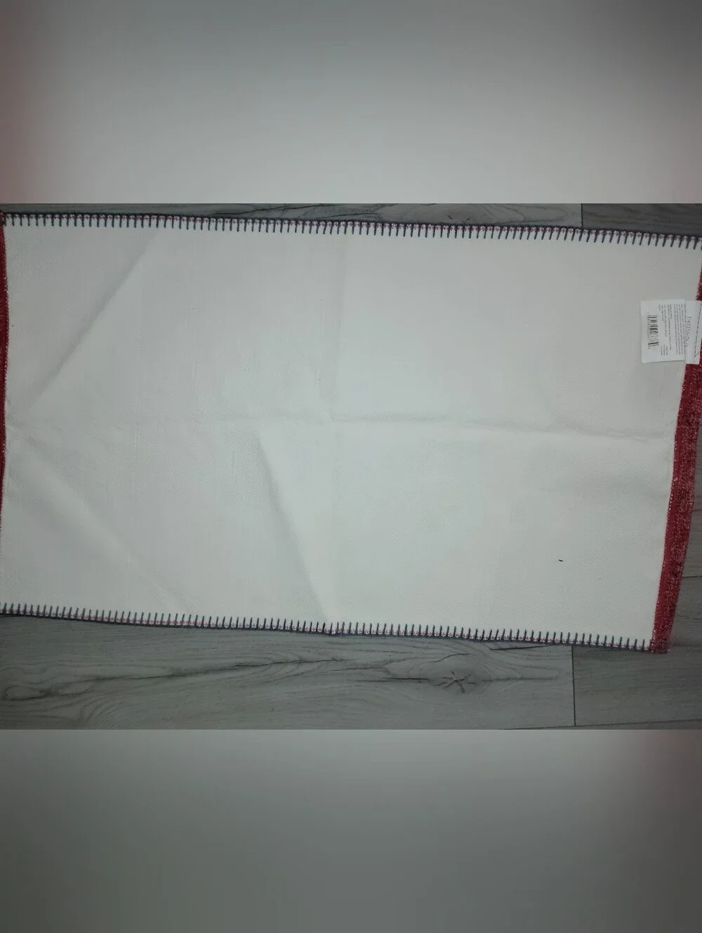 Red Throw Rug Non Slip Backing New No Tags 2 Ft x 3 Ft Unused